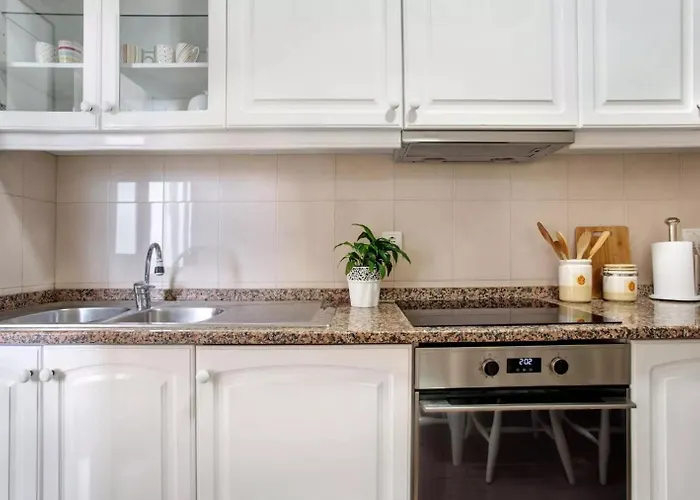 Living * フンシャル